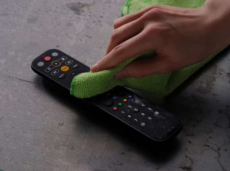 Télécommande universelle ONE FOR ALL Universelle EazyClean 2en1 - Black - Rét