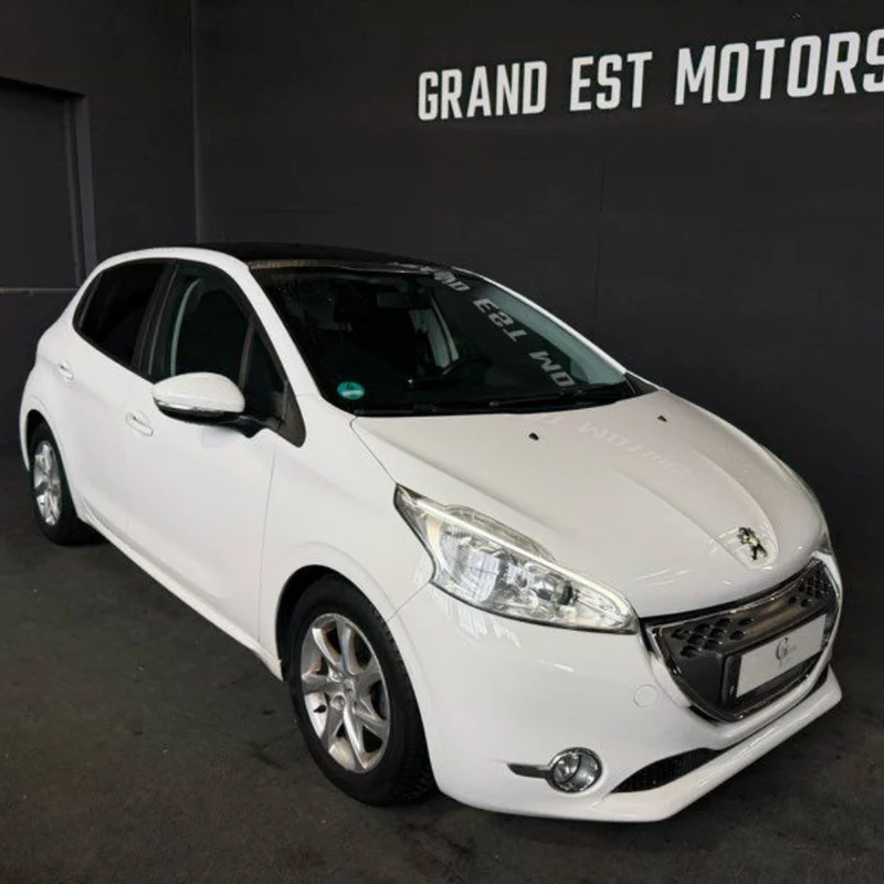 Peugeot 208 1.4 HDI Active – Boîte Auto – 1ère main – Toit panoramique – 112 300 km