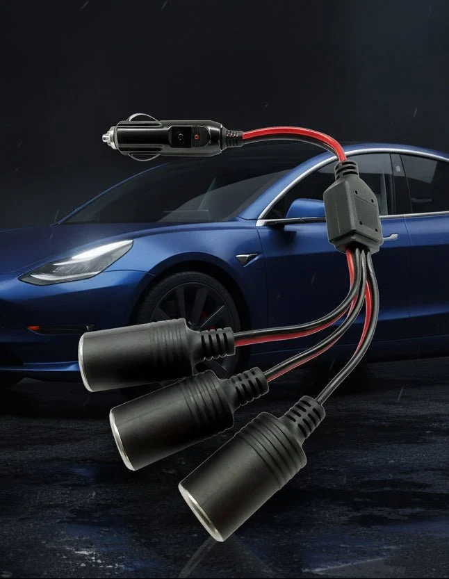 Adaptateur répartiteur de prise allume-cigare 1 vers 3 voies avec chargeur et fusible 15 A, câble 16 AWG et témoin lumineux LED.