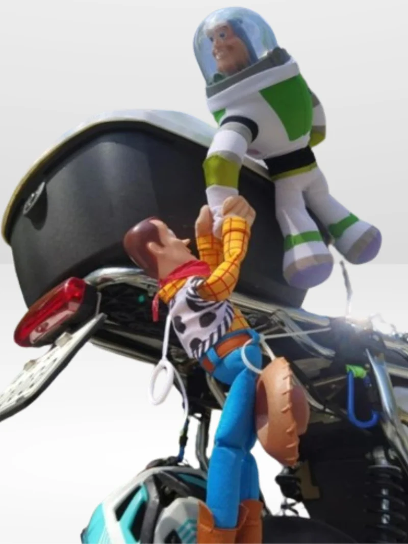 Jouet Peluche Toy Story Woody et Buzz Accroche Voiture